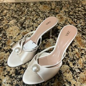 Zara White Heeled Shoes with Pearl Accent